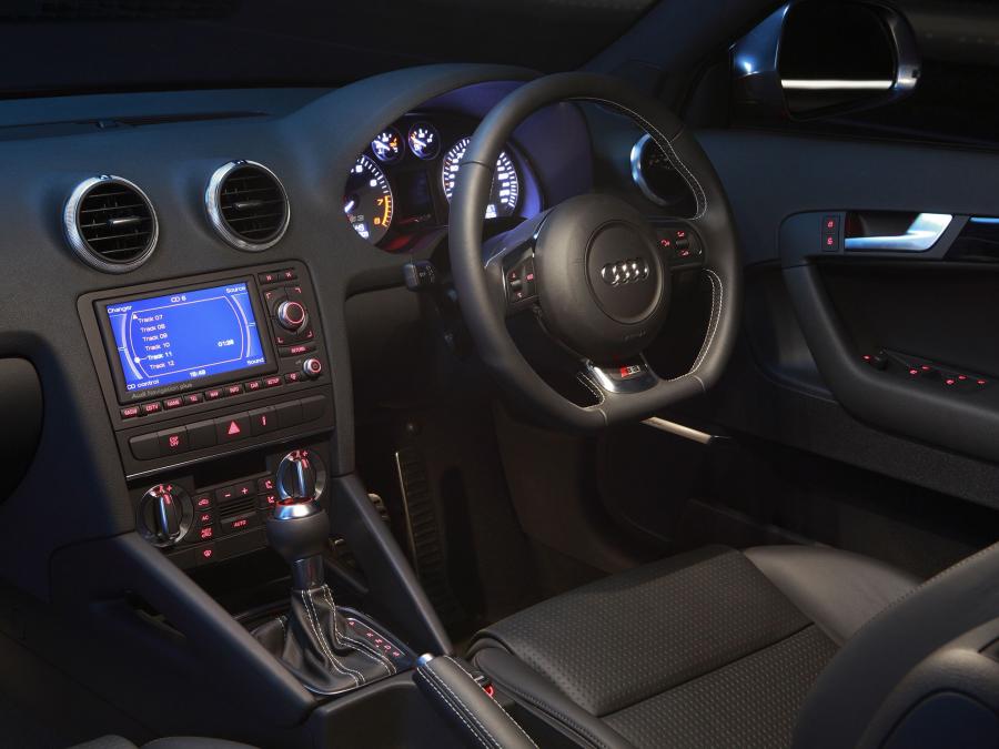 Торпедо Audi S3 Sportback (8PA) 2008 года  (AU) (фото 30 из 31)